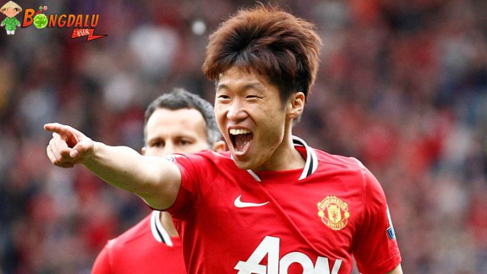 Anh là cầu thủ Hàn Quốc đầu tiên thi đấu tại Premier League